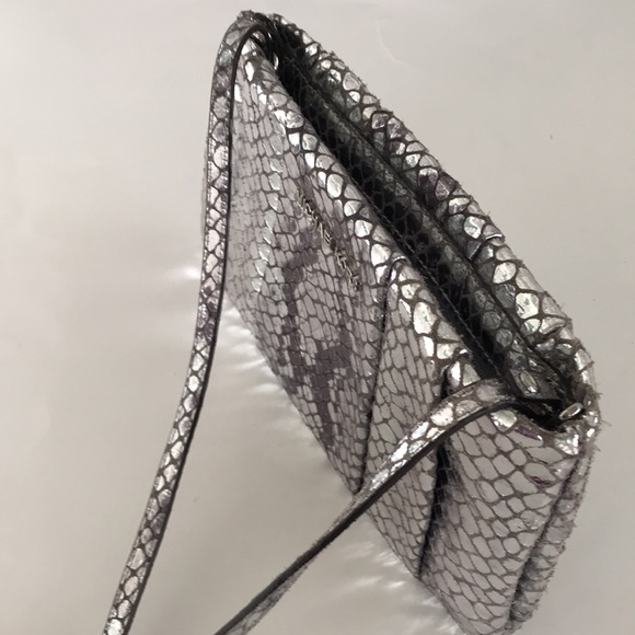 Michael Kors Metallic Embossed leather shoulder bag - Picture 4 of 10